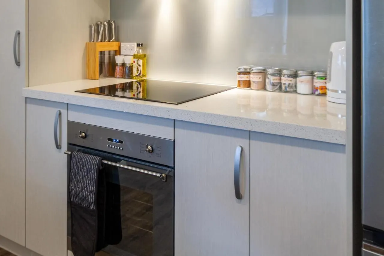 Luxurious Christchurch Suite - Single Level 2 Bed